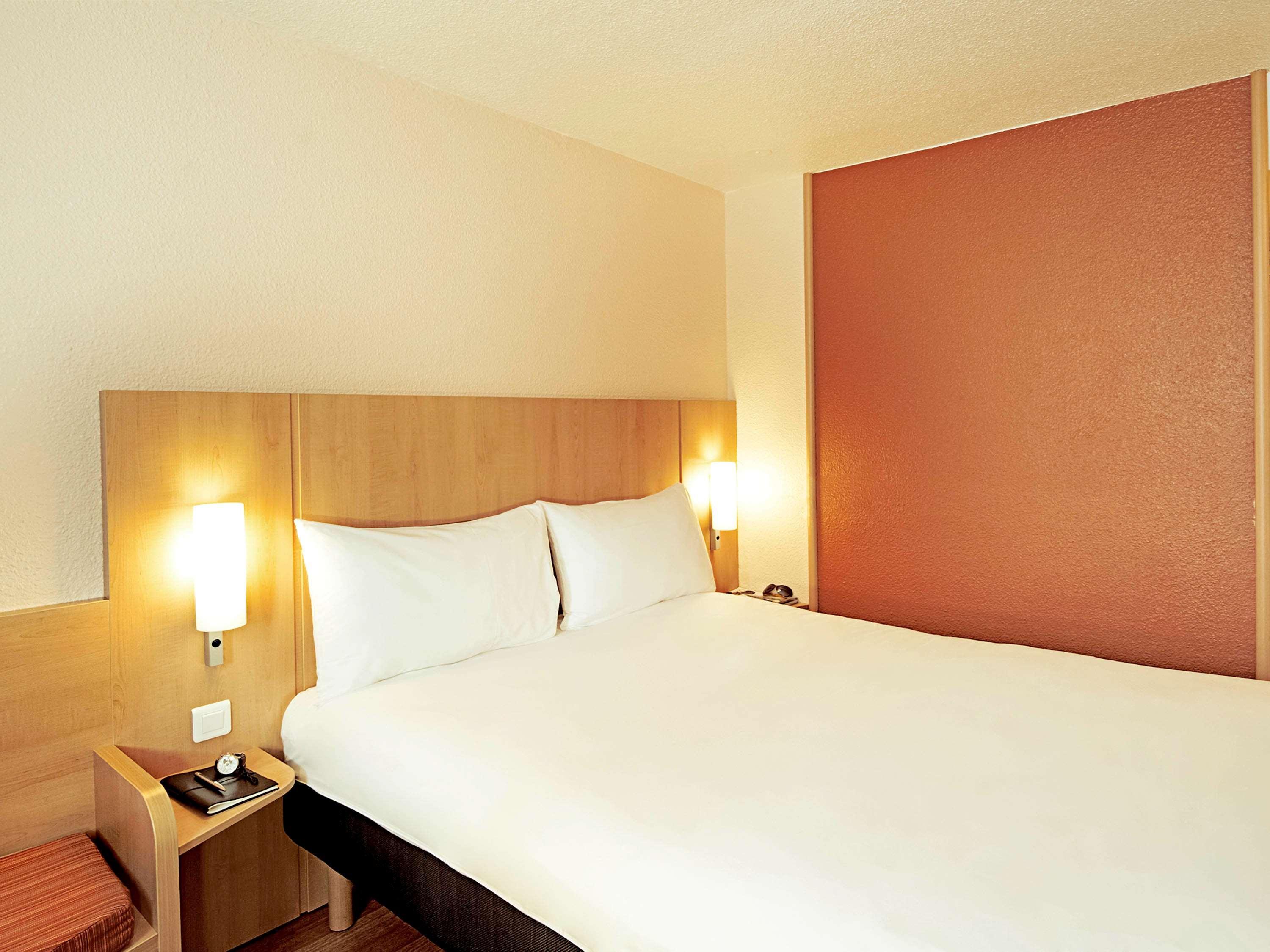 Ibis Lyon Est Chaponnay Hotel Bagian luar foto