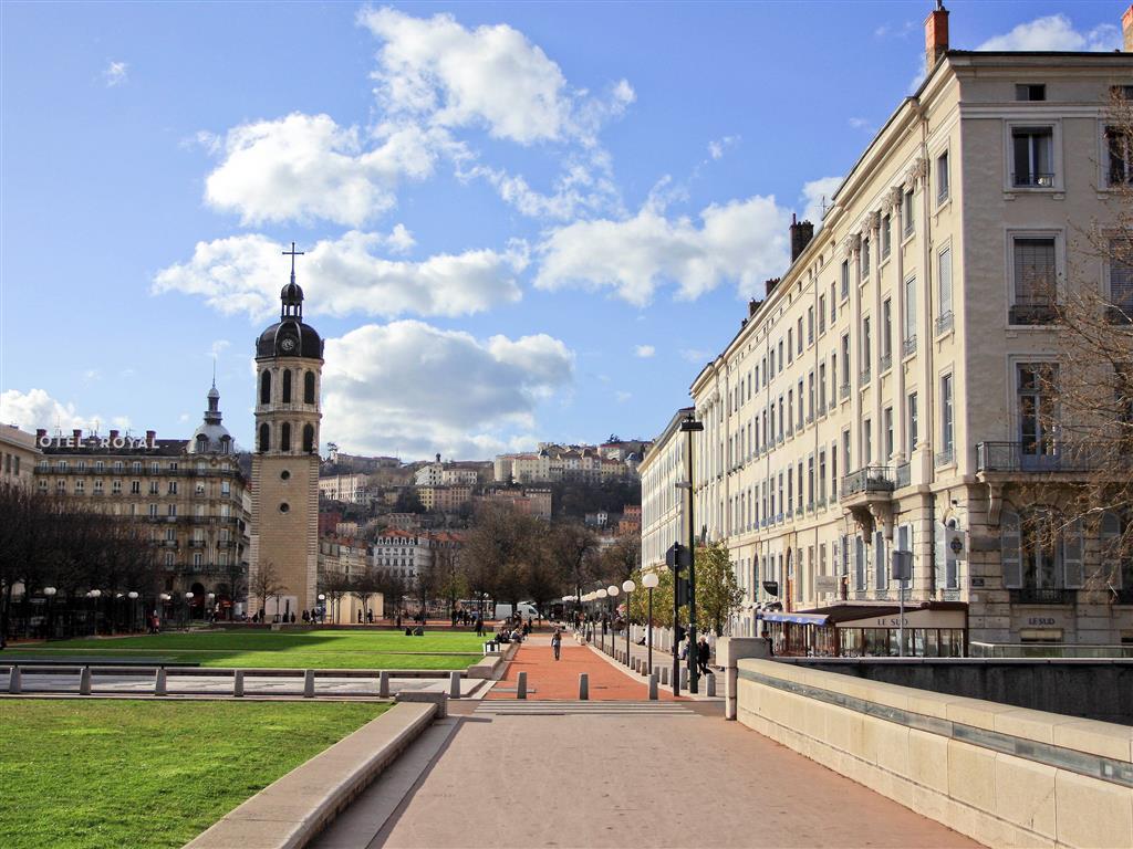 Ibis Lyon Est Chaponnay Hotel Bagian luar foto