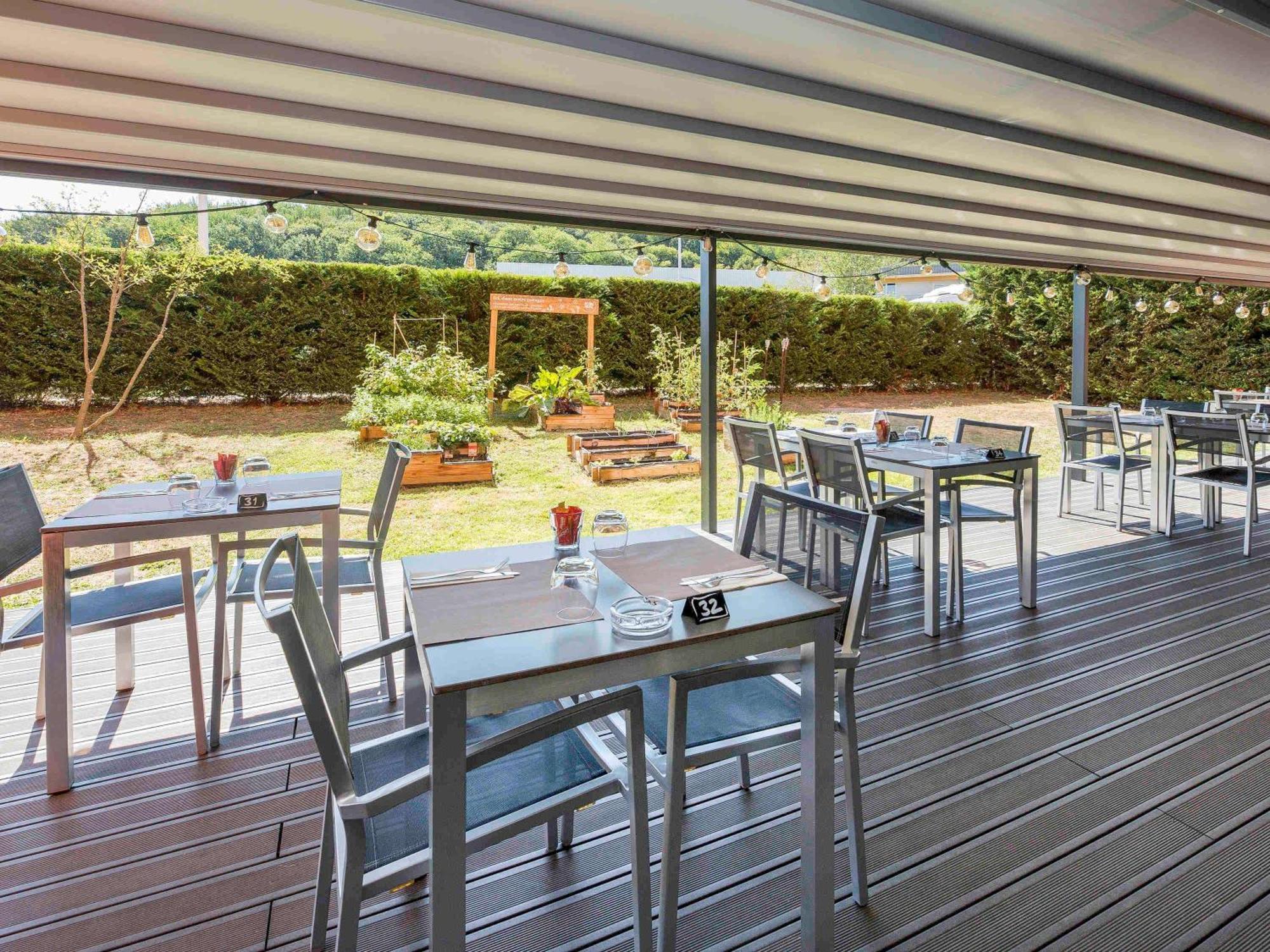 Ibis Lyon Est Chaponnay Hotel Bagian luar foto