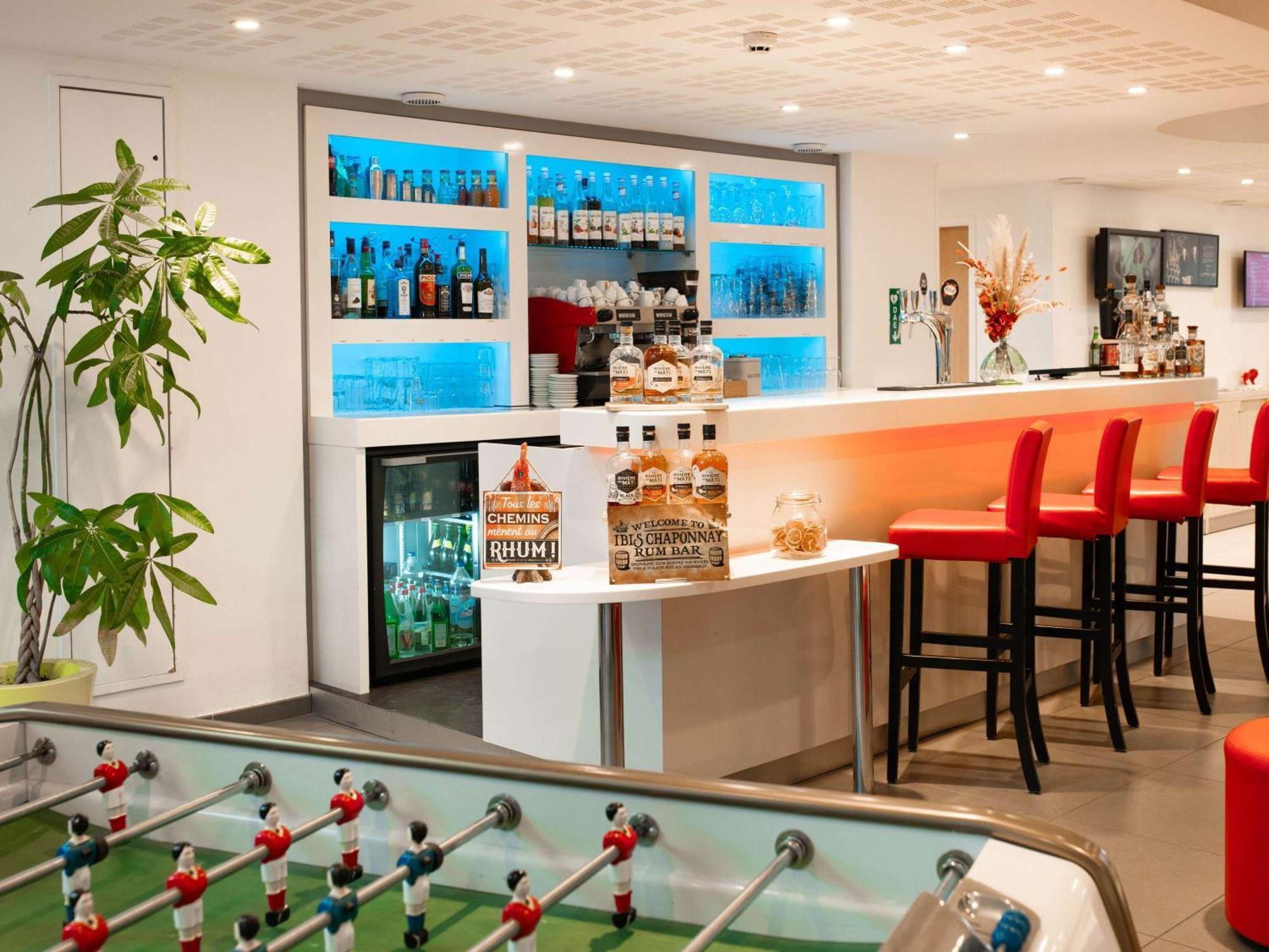 Ibis Lyon Est Chaponnay Hotel Bagian luar foto