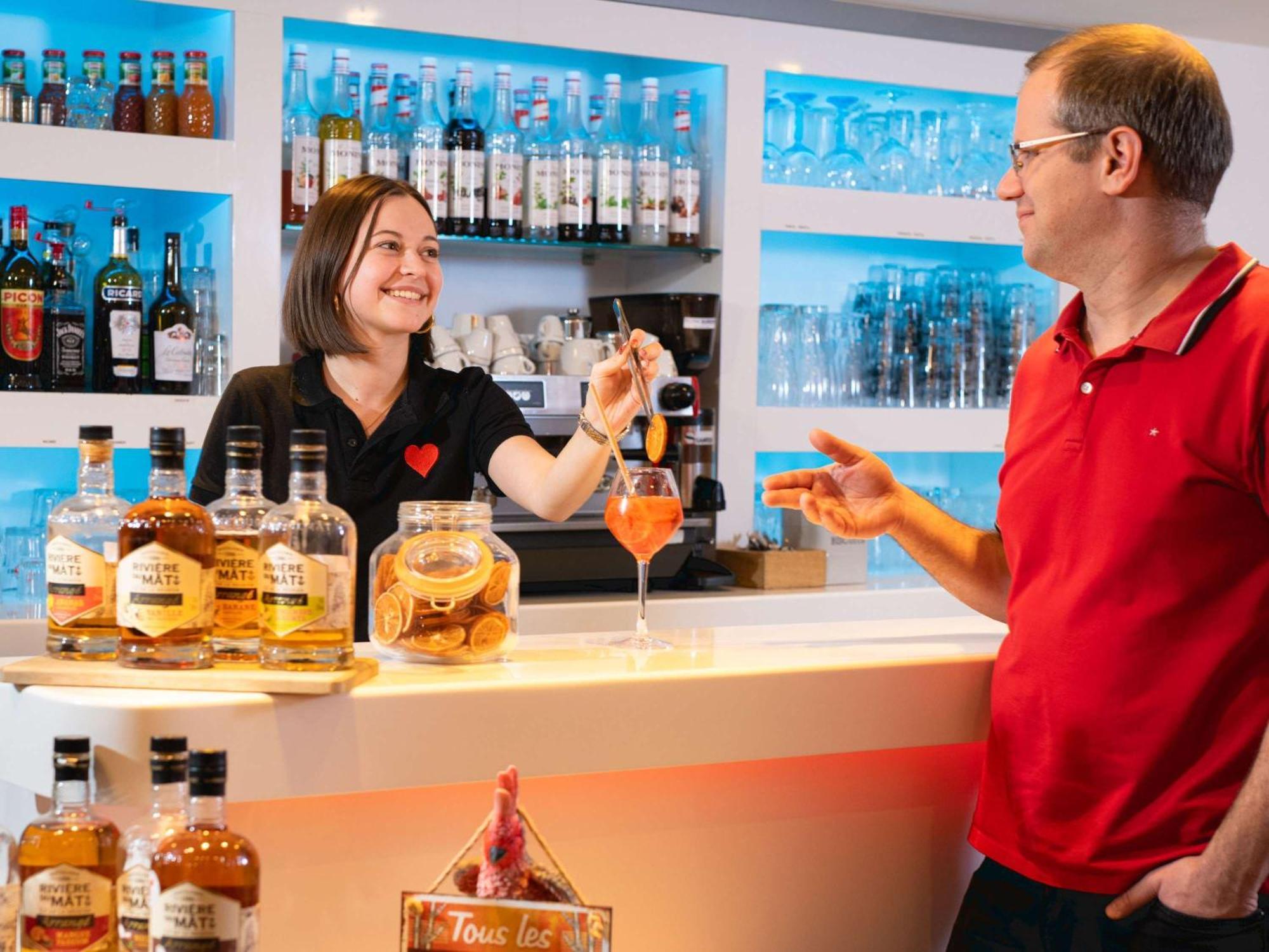 Ibis Lyon Est Chaponnay Hotel Bagian luar foto