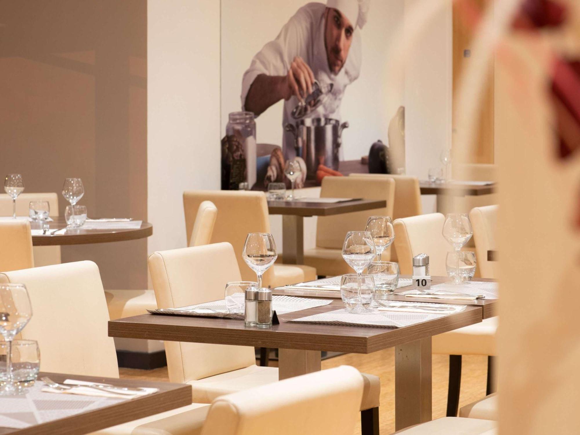 Ibis Lyon Est Chaponnay Hotel Bagian luar foto