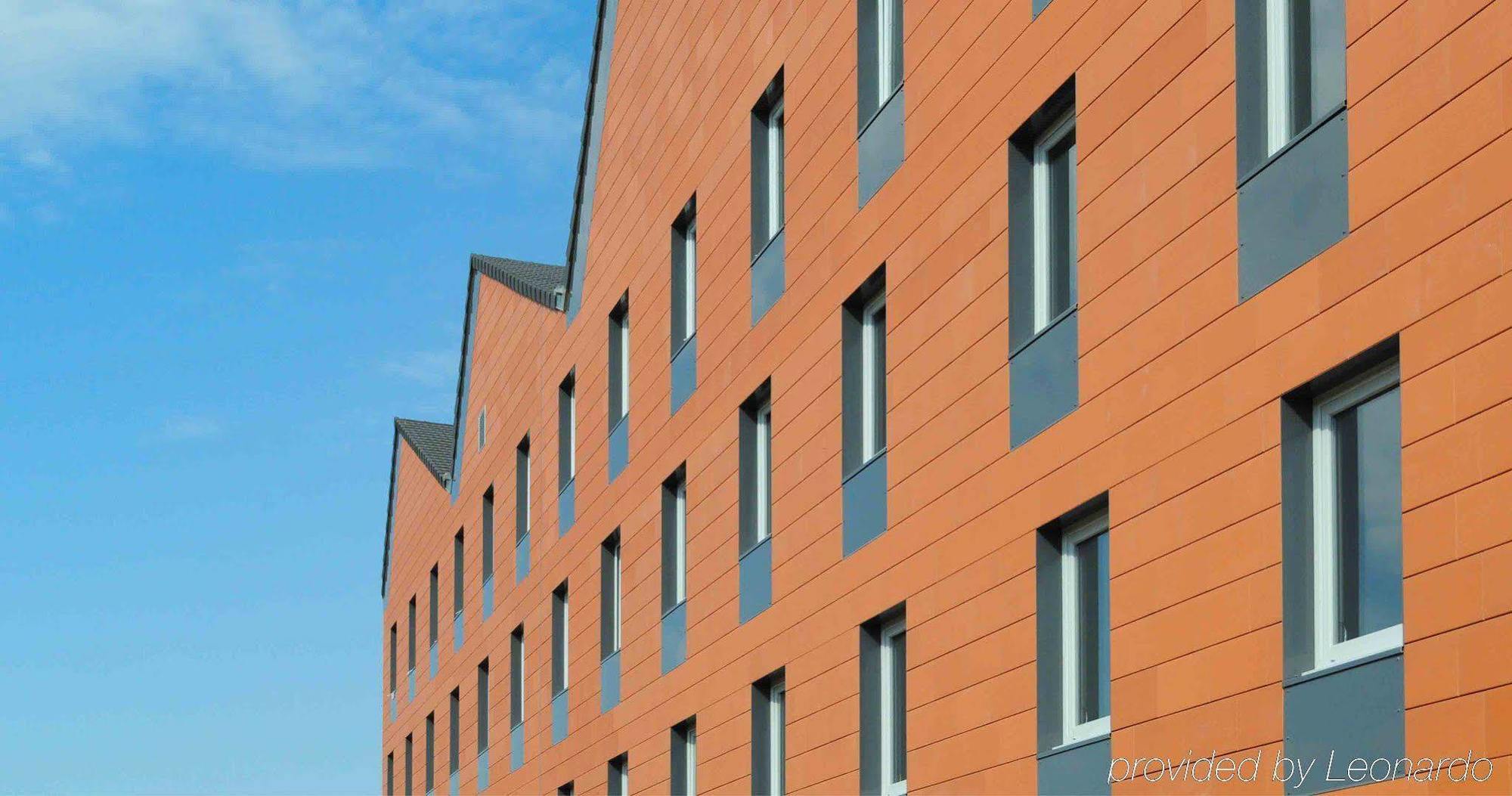 Ibis Lyon Est Chaponnay Hotel Bagian luar foto