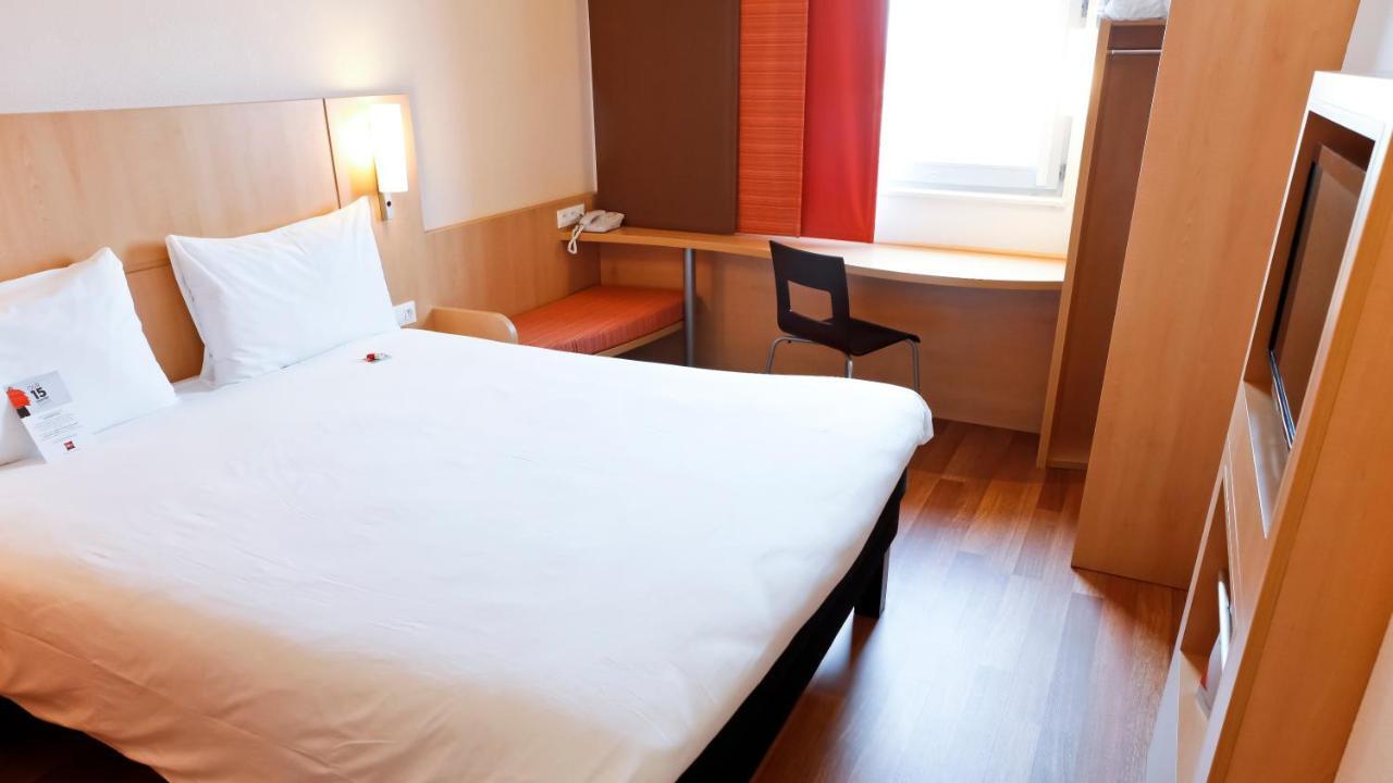 Ibis Lyon Est Chaponnay Hotel Bagian luar foto